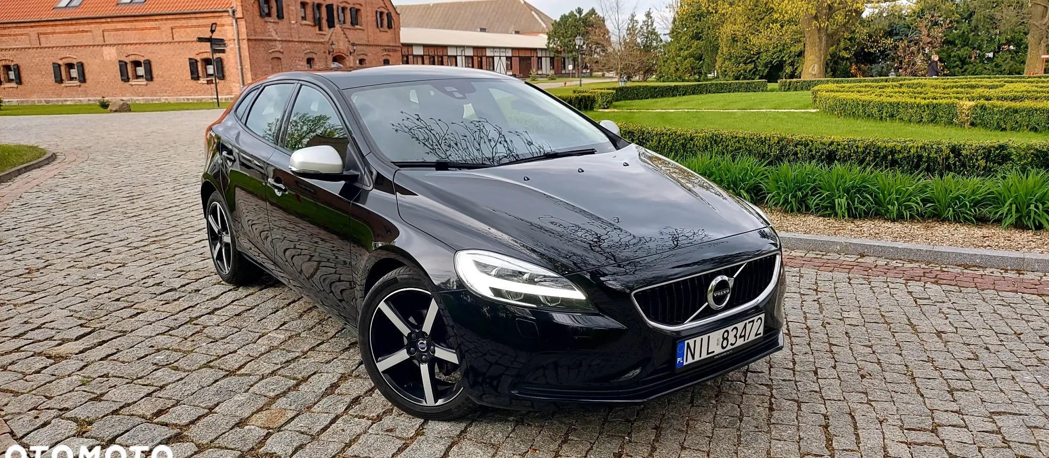 Volvo V40 cena 57300 przebieg: 153000, rok produkcji 2017 z Lubawa małe 67